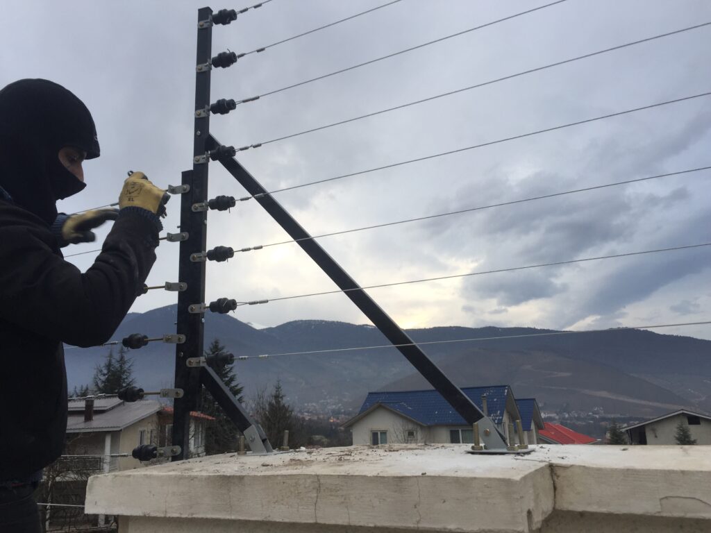 فنس الکتریکی امنیتی